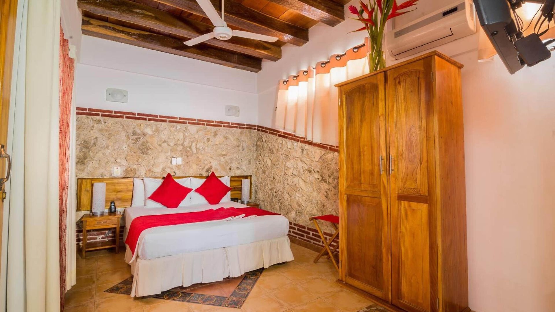 Hotel 3 Banderas