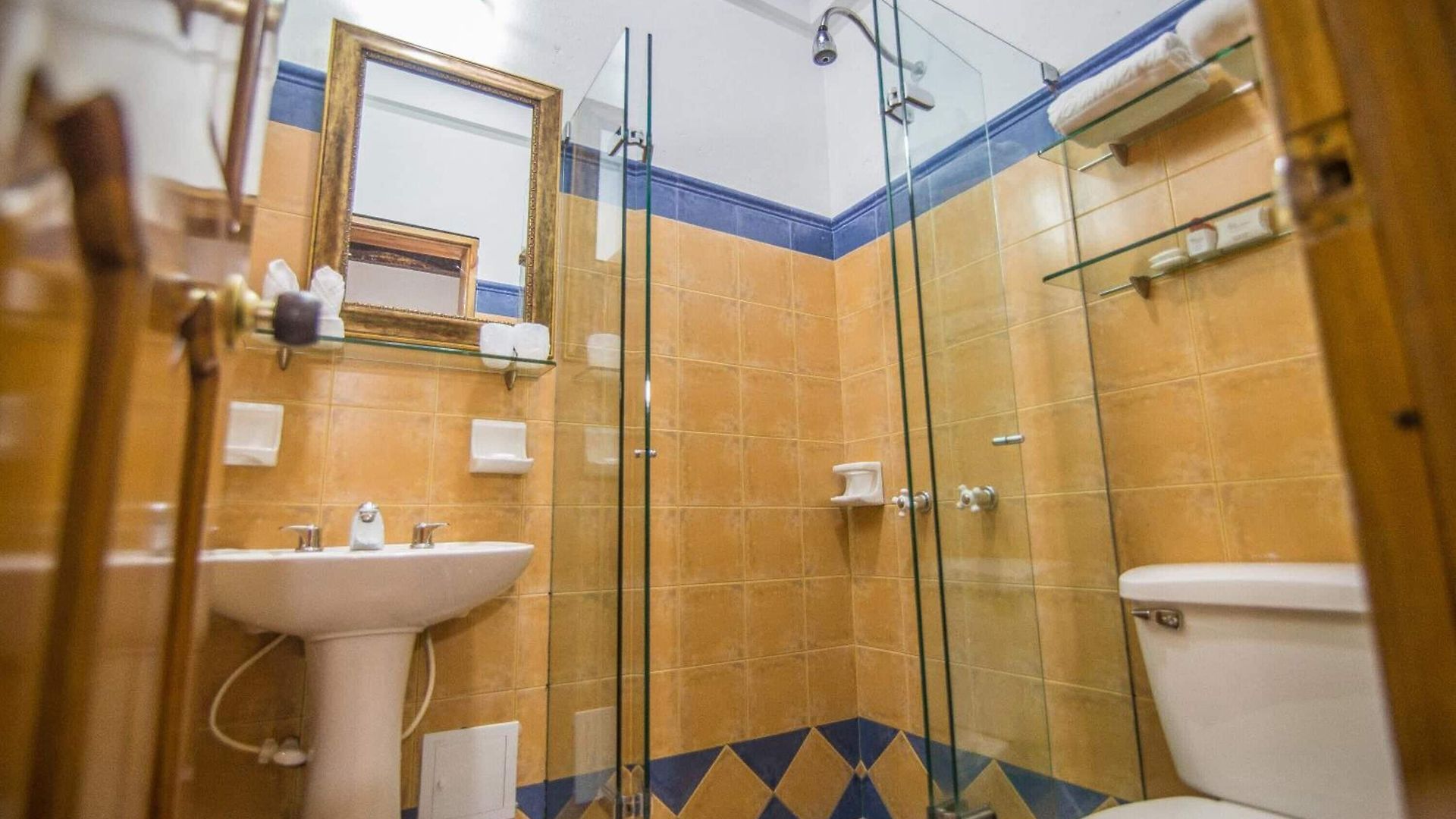 3 Banderas Hotel