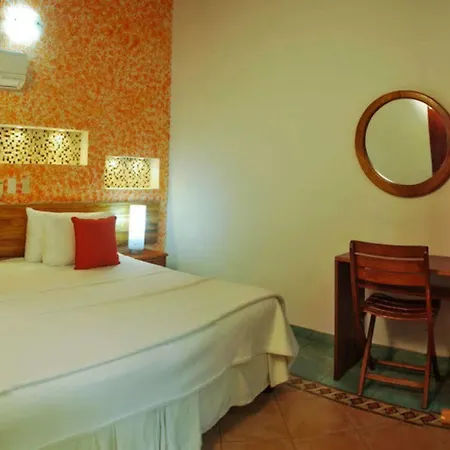 Hotel 3 Banderas 3*