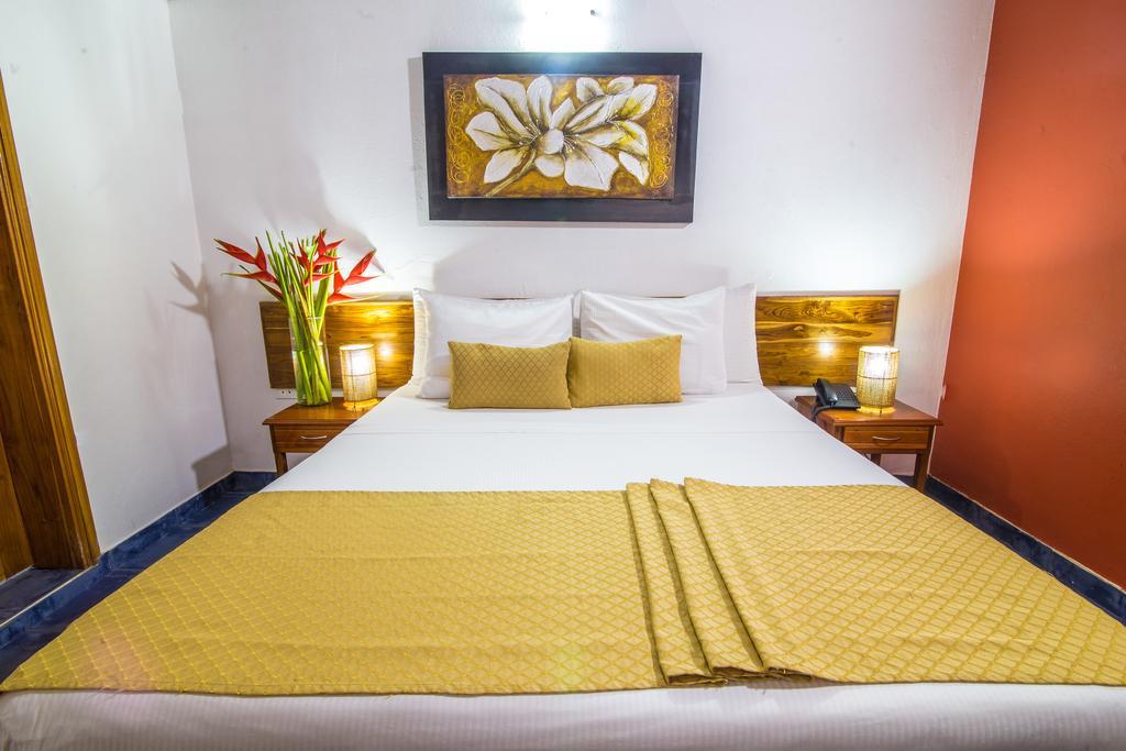 Hotel 3 Banderas 3*